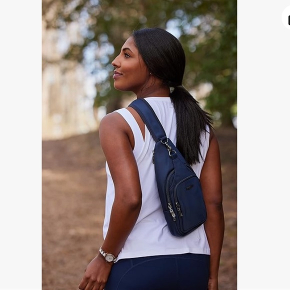 Baggallini Bags Nwt Baggallini Central Park Sling Bag Poshmark